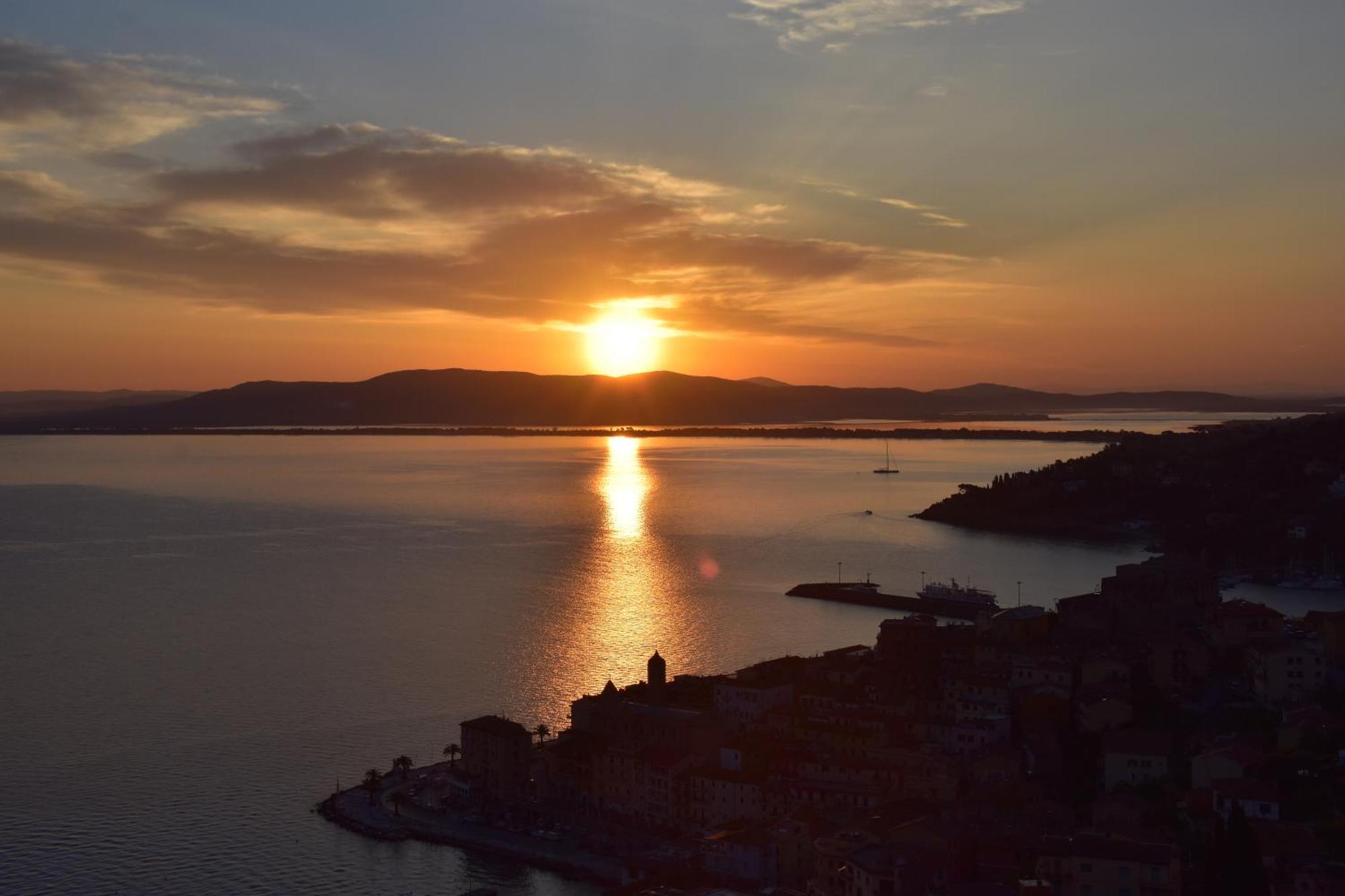 Tuscan Sunrise Порто Санто Стефано Экстерьер фото